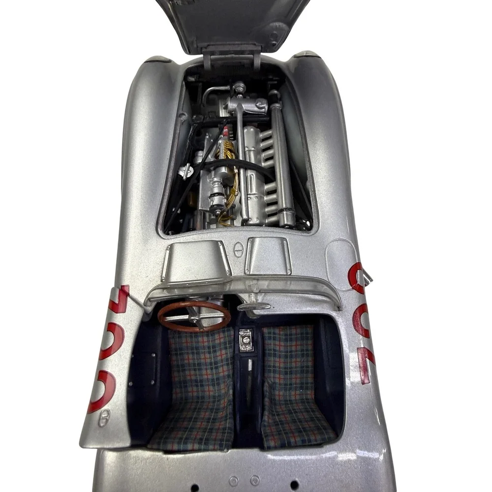 Maisto Mercedes-Benz 300 SLR #722 Stirling Moss 1:18 Diecast Model Silver Car - Picture 7 of 11